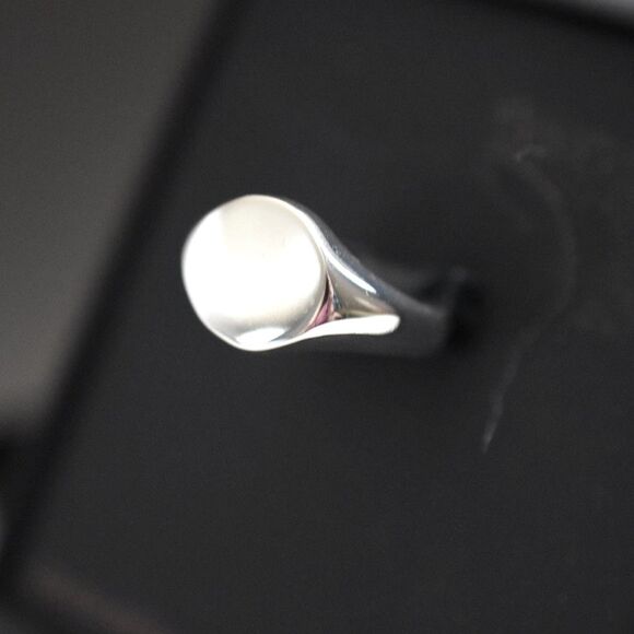 NIB Stunning Mirrored Silver Plated Size 7 Casual Unisex Signet Ring - Picture 4 of 7